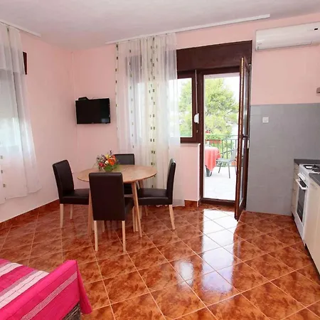 Okrug Donji 6 * Donji Okrug (Ciovo)